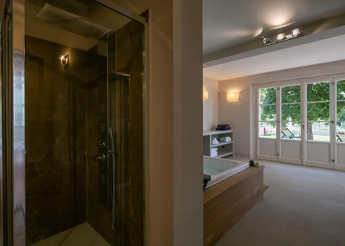 La Piccola Severina Vila *