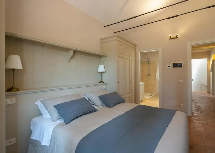 La Piccola Severina Vila *